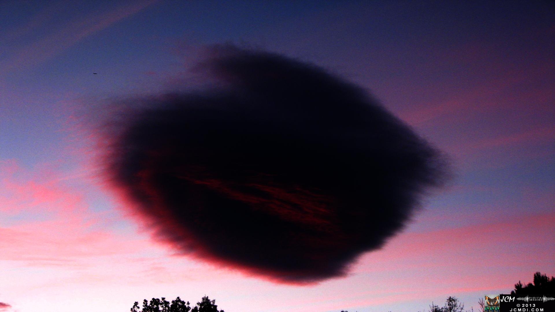 1-11-2008 Amazing UFO Lenticular cloud sunset with great under-lighting